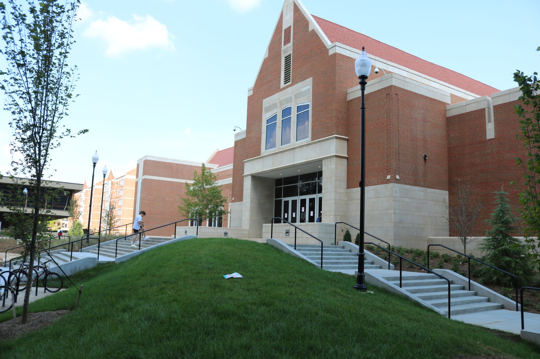 Presidential Court entrance to West Campus Dining Facility
